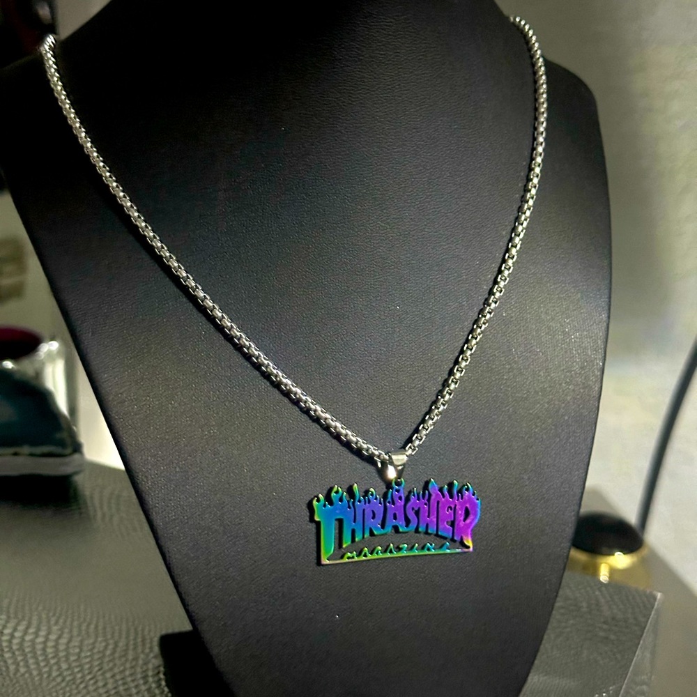 Very Beautiful Thrasher 2 Piece Necklace and Charm Set Unisex